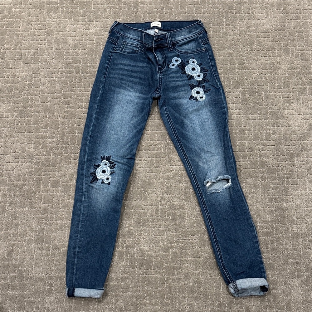 Chic Distressed Embroidered Women's Jeans size 1